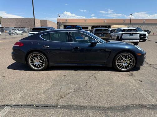Blue 2016 Porsche Panamera 4