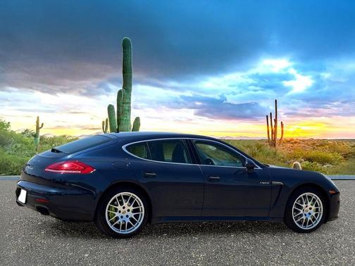 Blue 2016 Porsche Panamera 4