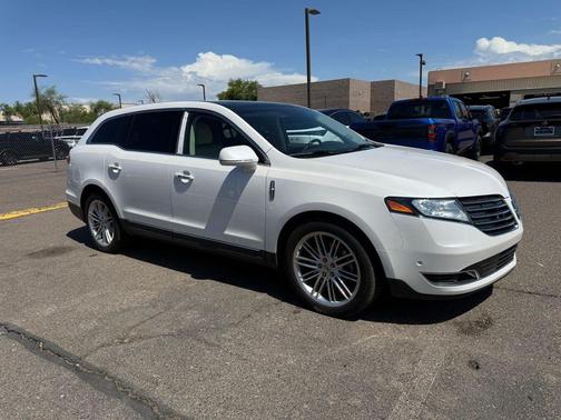 White Platinum Metallic Tri-Coat 2019 Lincoln MKT Reserve