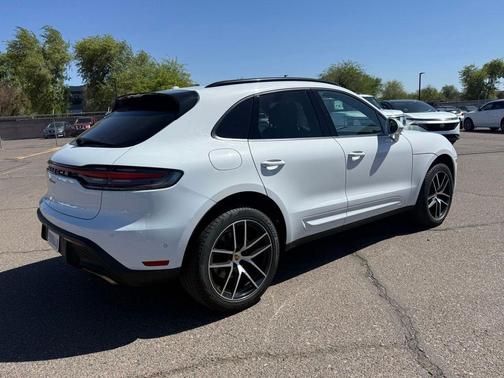 2022 Porsche Macan Macan