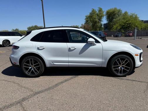 2022 Porsche Macan Macan