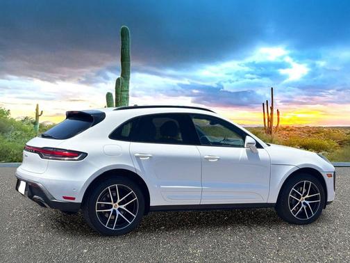 2022 Porsche Macan Macan