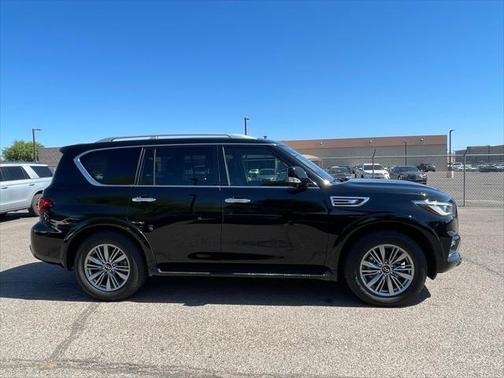 2022 INFINITI QX80 Luxe