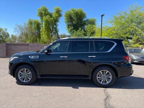 2022 INFINITI QX80 Luxe