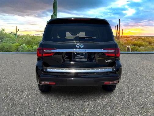 2022 INFINITI QX80 Luxe