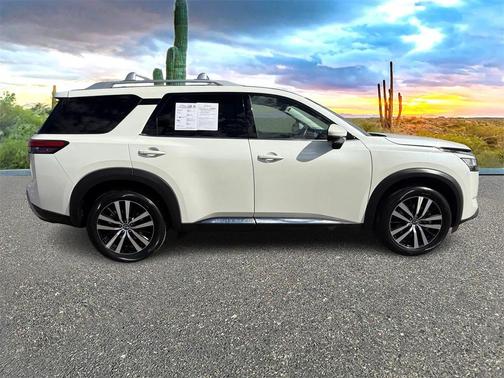 2023 Nissan Pathfinder Platinum FWD