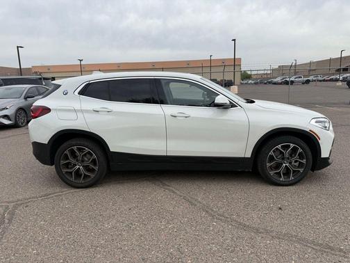 Alpine White 2023 BMW X2 sDrive28i