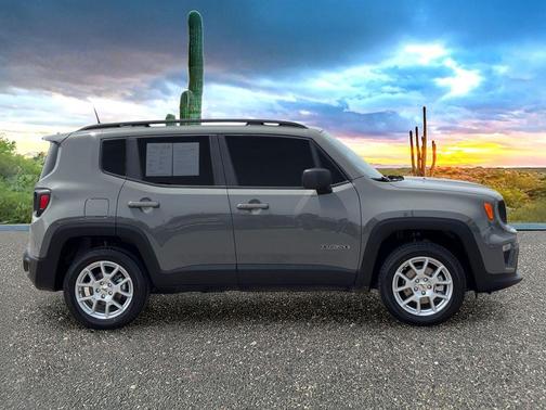 Sting-Gray Clearcoat 2022 Jeep Renegade Latitude