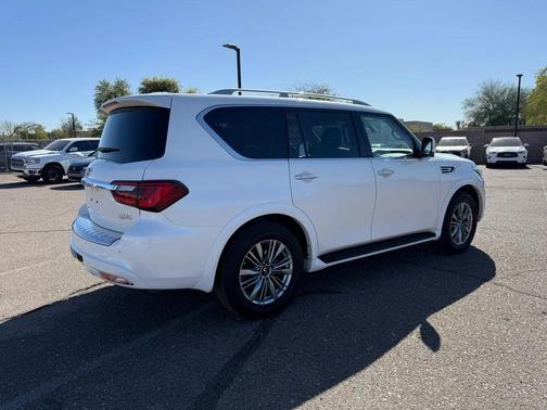 2024 INFINITI QX80 Luxe