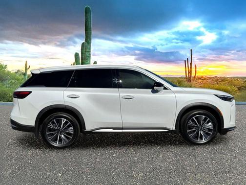 Radiant White 2026 INFINITI QX60 LUXE AWD