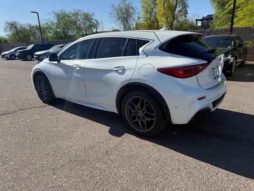2017 INFINITI QX30 Sport