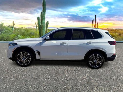Mineral White Metallic 2024 BMW X5 sDrive40i