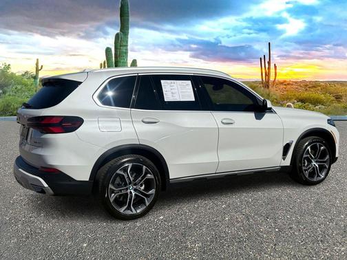 Mineral White Metallic 2024 BMW X5 sDrive40i