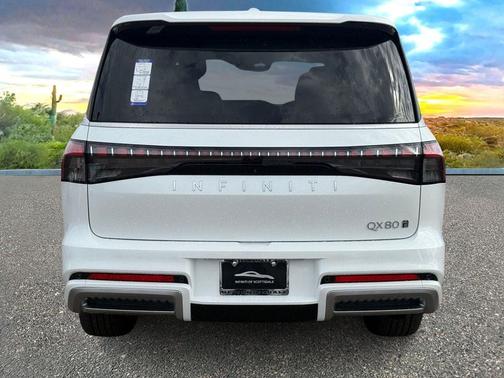 Radiant White 2026 INFINITI QX80 Luxe
