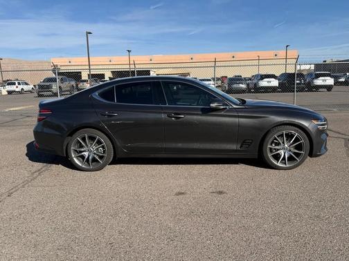 2022 Genesis G70 2.0T RWD