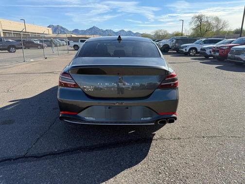 2022 Genesis G70 2.0T RWD