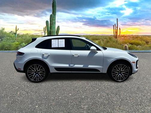 2022 Porsche Macan Base