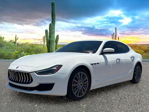 Bianco 2018 Maserati Ghibli S GranLusso