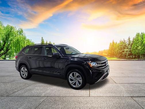 Deep Black Pearl Effect 2023 Volkswagen Atlas 3.6 SE w/ Technology