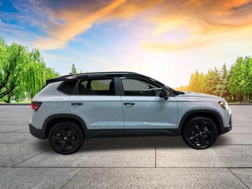 2025 Volkswagen Taos 1.5T SE Black