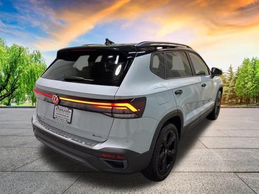 2025 Volkswagen Taos 1.5T SE Black