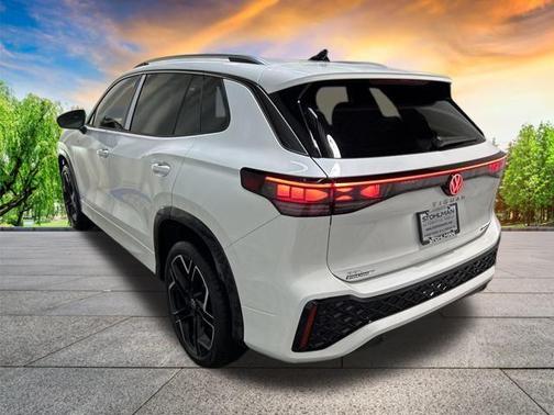 2025 Volkswagen Tiguan 2.0T SEL R-Line 4MOTION