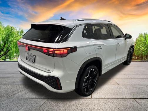 2025 Volkswagen Tiguan 2.0T SEL R-Line 4MOTION