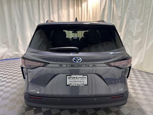 2025 Toyota Sienna LE