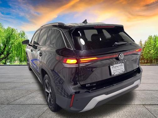 2025 Volkswagen Tiguan 2.0T SE