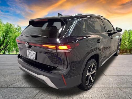 2025 Volkswagen Tiguan 2.0T SE