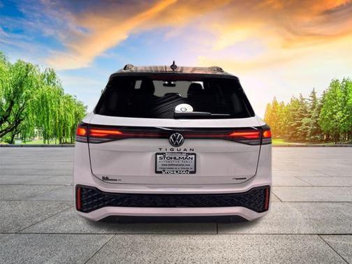 2025 Volkswagen Tiguan 2.0T SE R-Line Black