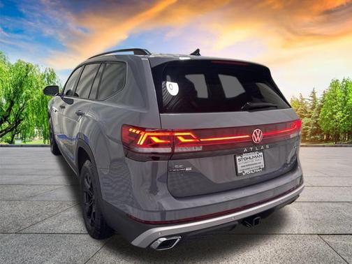 2025 Volkswagen Atlas 2.0T SE
