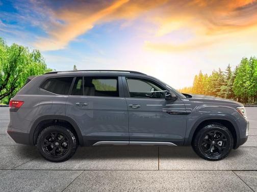2025 Volkswagen Atlas 2.0T SE
