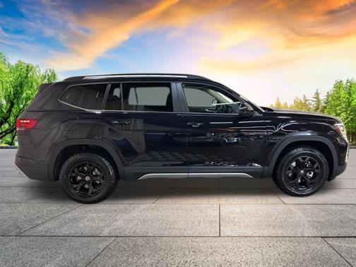 2025 Volkswagen Atlas 2.0T SE