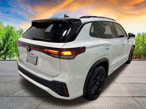 2025 Volkswagen Tiguan 2.0T SE R-Line Black