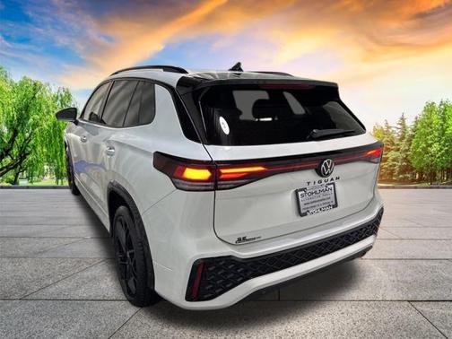 2025 Volkswagen Tiguan 2.0T SE R-Line Black