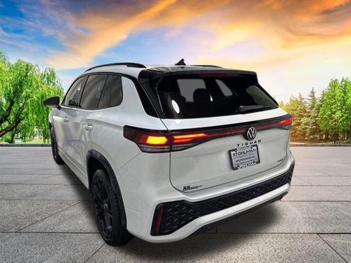 2025 Volkswagen Tiguan 2.0T SE R-Line Black