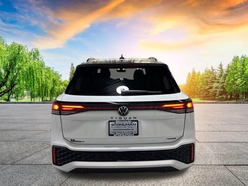 2025 Volkswagen Tiguan 2.0T SE R-Line Black