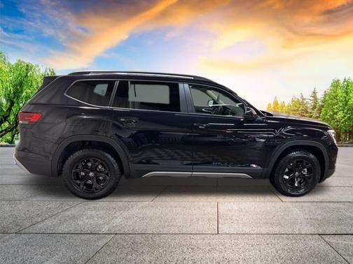 2025 Volkswagen Atlas 2.0T SE