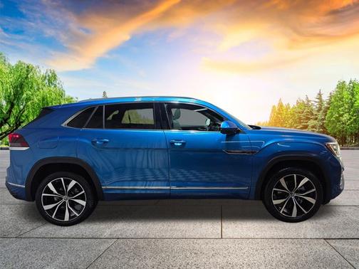 Kingfisher Blue 2024 Volkswagen Atlas Cross Sport 2.0T SEL Premium R-Line