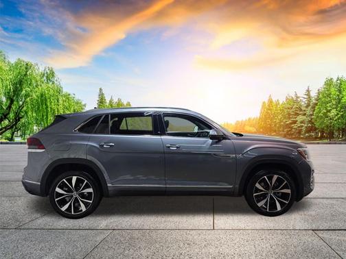 Platinum Gray Metallic 2024 Volkswagen Atlas Cross Sport 2.0T SEL Premium R-Line