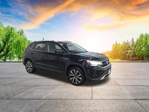 Deep Black Pearl Effect 2022 Volkswagen Taos 1.5T SE