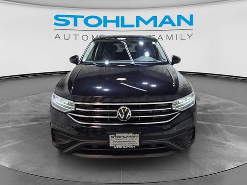 Deep Black Pearl Effect 2023 Volkswagen Tiguan 2.0T SE