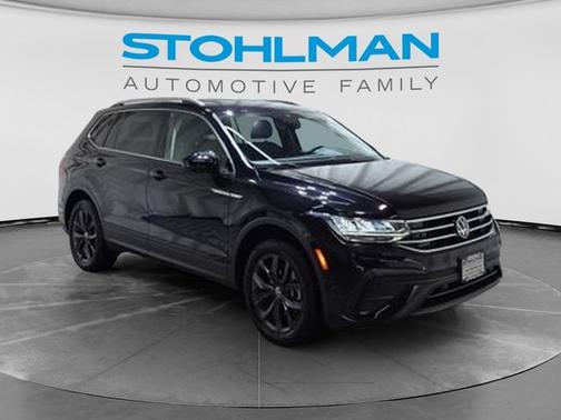 Deep Black Pearl Effect 2023 Volkswagen Tiguan 2.0T SE