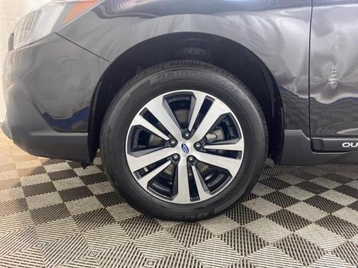 Photo 5 of 29 of 2019 Subaru Outback 3.6R Limited