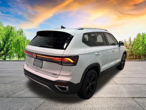 2025 Volkswagen Taos 1.5T SEL