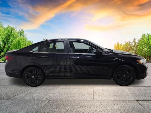 Deep Black Pearl Effect 2024 Volkswagen Jetta 1.5T SE