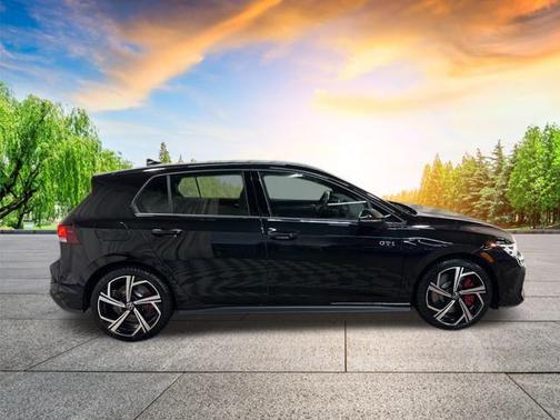 2025 Volkswagen Golf GTI 2.0T SE