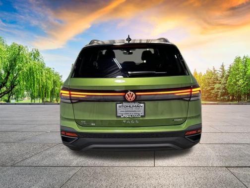 2025 Volkswagen Taos 1.5T SE Black