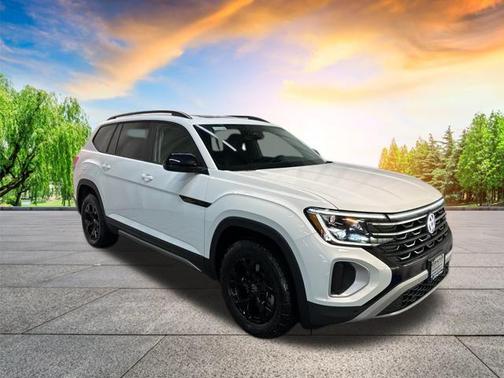 2025 Volkswagen Atlas 2.0T SE